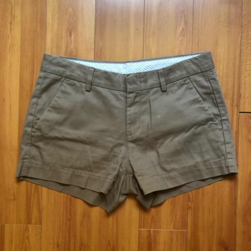 UNIQLO tan chino shorts